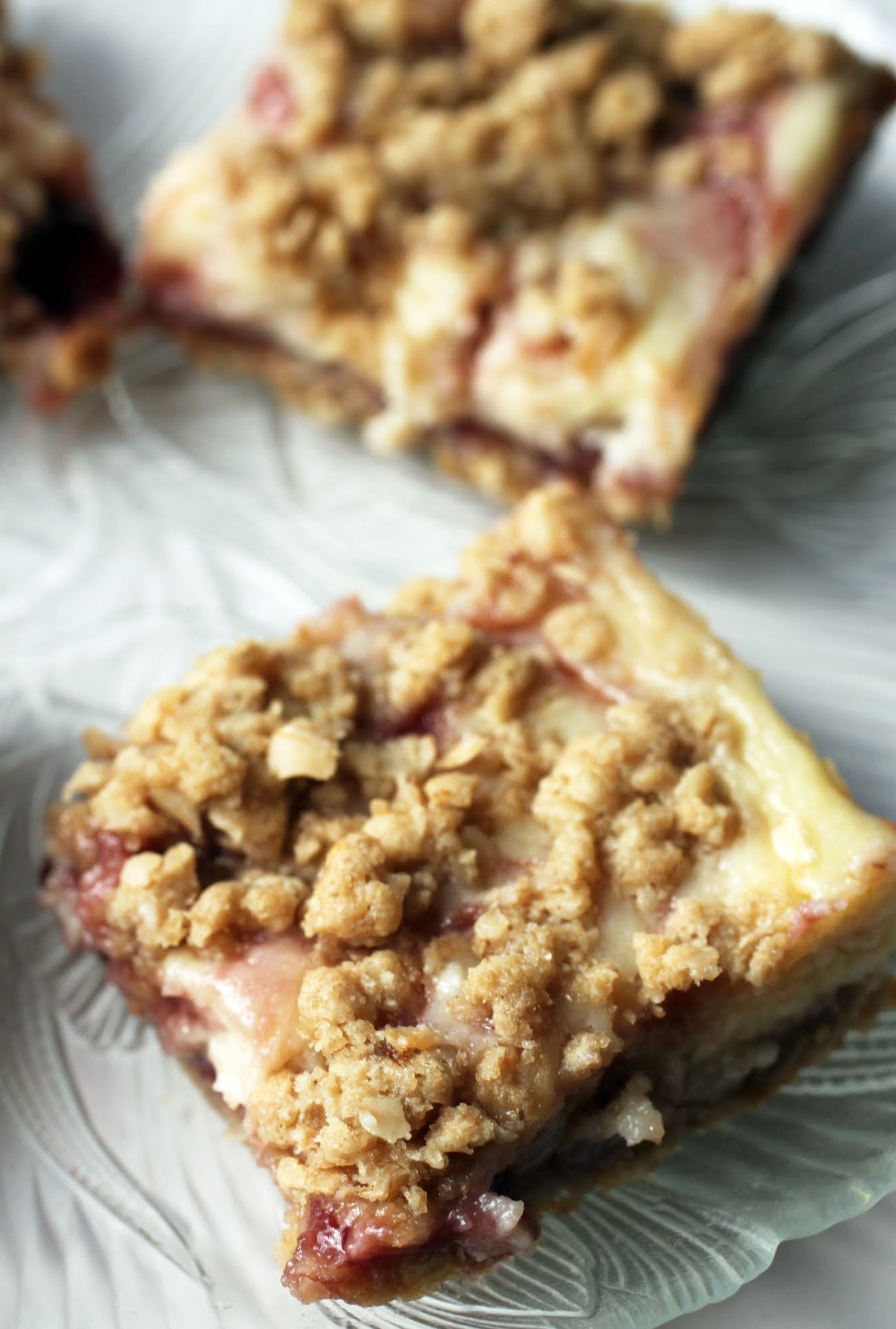 Raspberry Cheesecake Crumb Bars